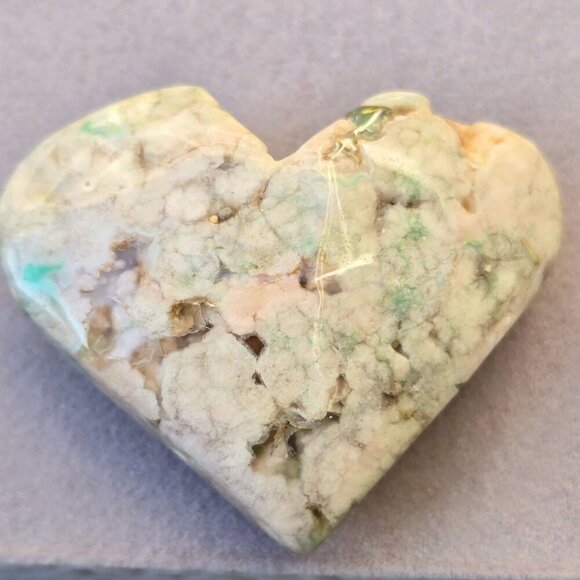 Heart-Shaped Cherry Blossom Agate ✦ Polished Green & White Palm Stone ✦ 30g - Picture 9 of 9